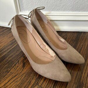 Kelly & Katie Tan Suede Heels with Bows - Size 10